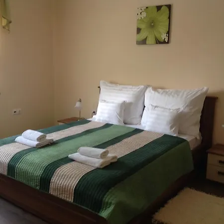 Honved Apartmanhaz Lägenhet