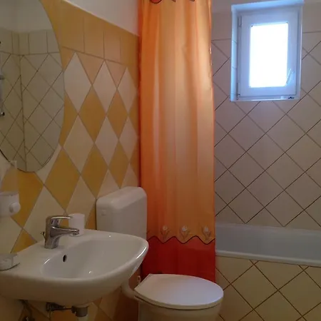 Honved Apartmanhaz * Heviz